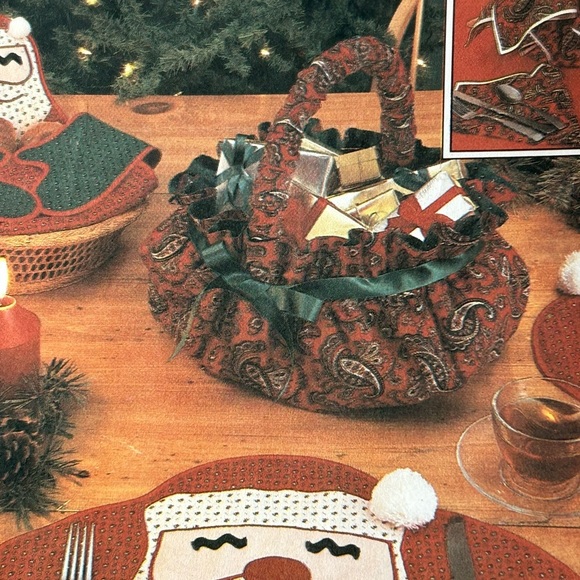 5/$25 SIMPLICITY 7024 Festive Paisley Christmas Tree Table Topper 🪡 - Picture 3 of 6